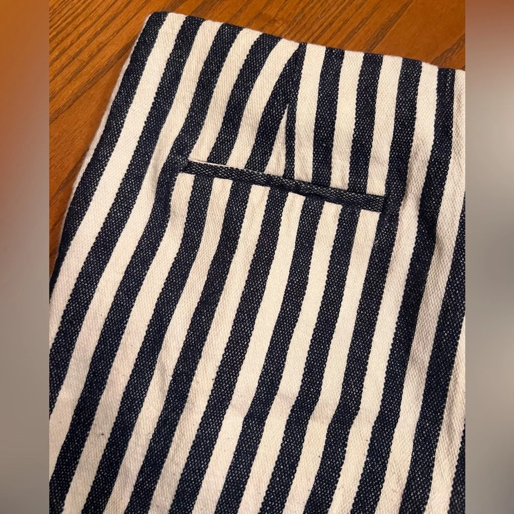 Banana Republic Factory Navy Blue & White‎ Striped Linen 3.5” Shorts Size 8